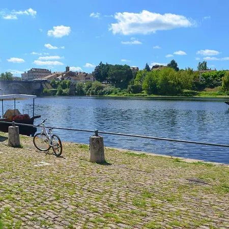 2 Bedroom Cozy In Apartament Bergerac